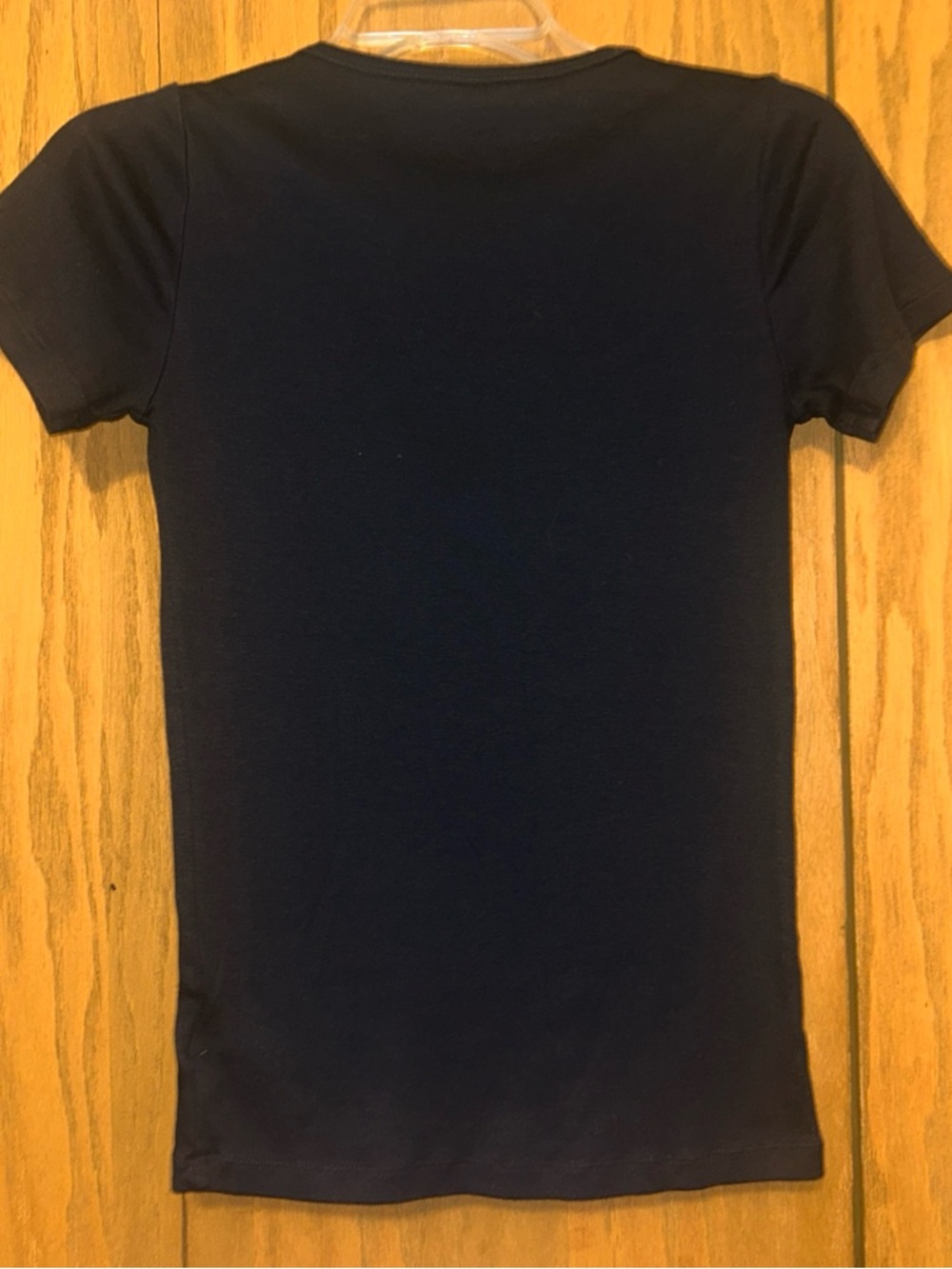 Gap The Modern V-Neck T-Shirt Fitted in Black - Picture 5 of 5